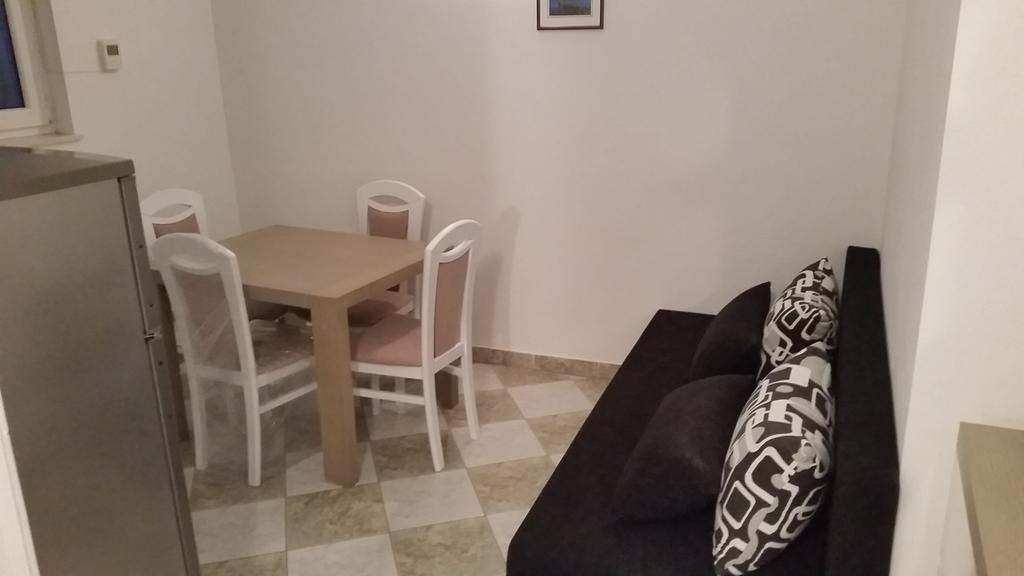 פרימוסטן Apartments Silvija מראה חיצוני תמונה