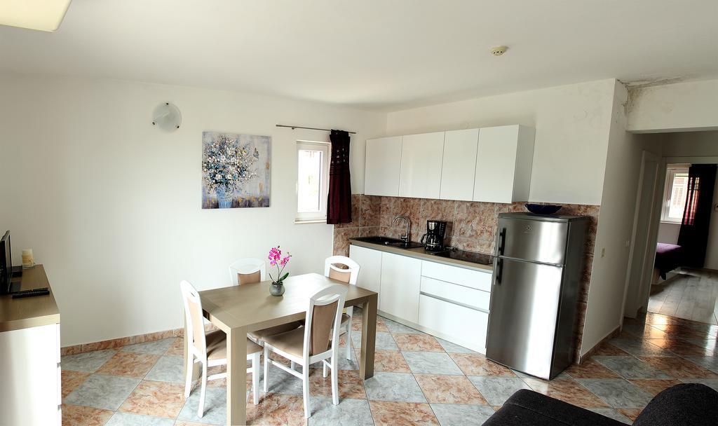 פרימוסטן Apartments Silvija מראה חיצוני תמונה