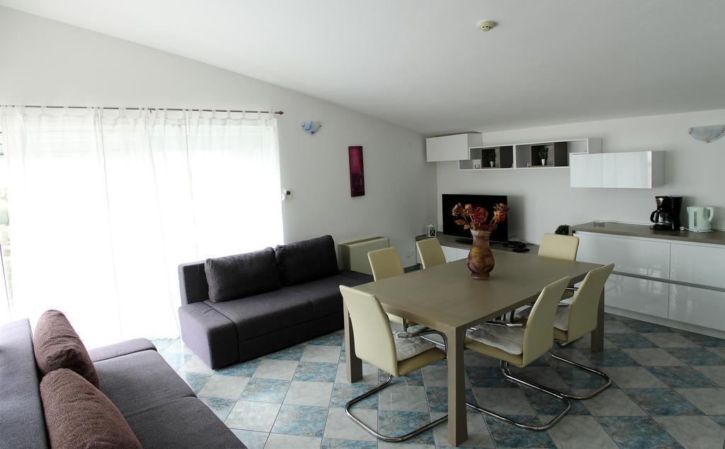 פרימוסטן Apartments Silvija מראה חיצוני תמונה